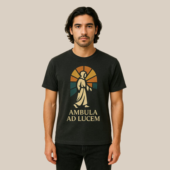 Camiseta Ambula Ad Lucem